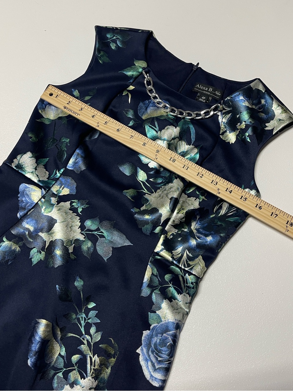 Alexa B Nites Navy Sleeveless Chain Neckline Floral Sheath Dress Size 4P - Picture 9 of 9